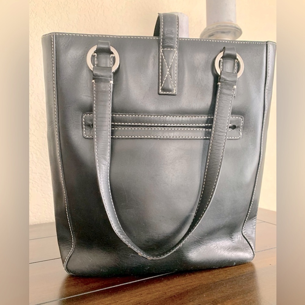 Givenchy | Black Leather Tote Bag - Picture 3 of 8